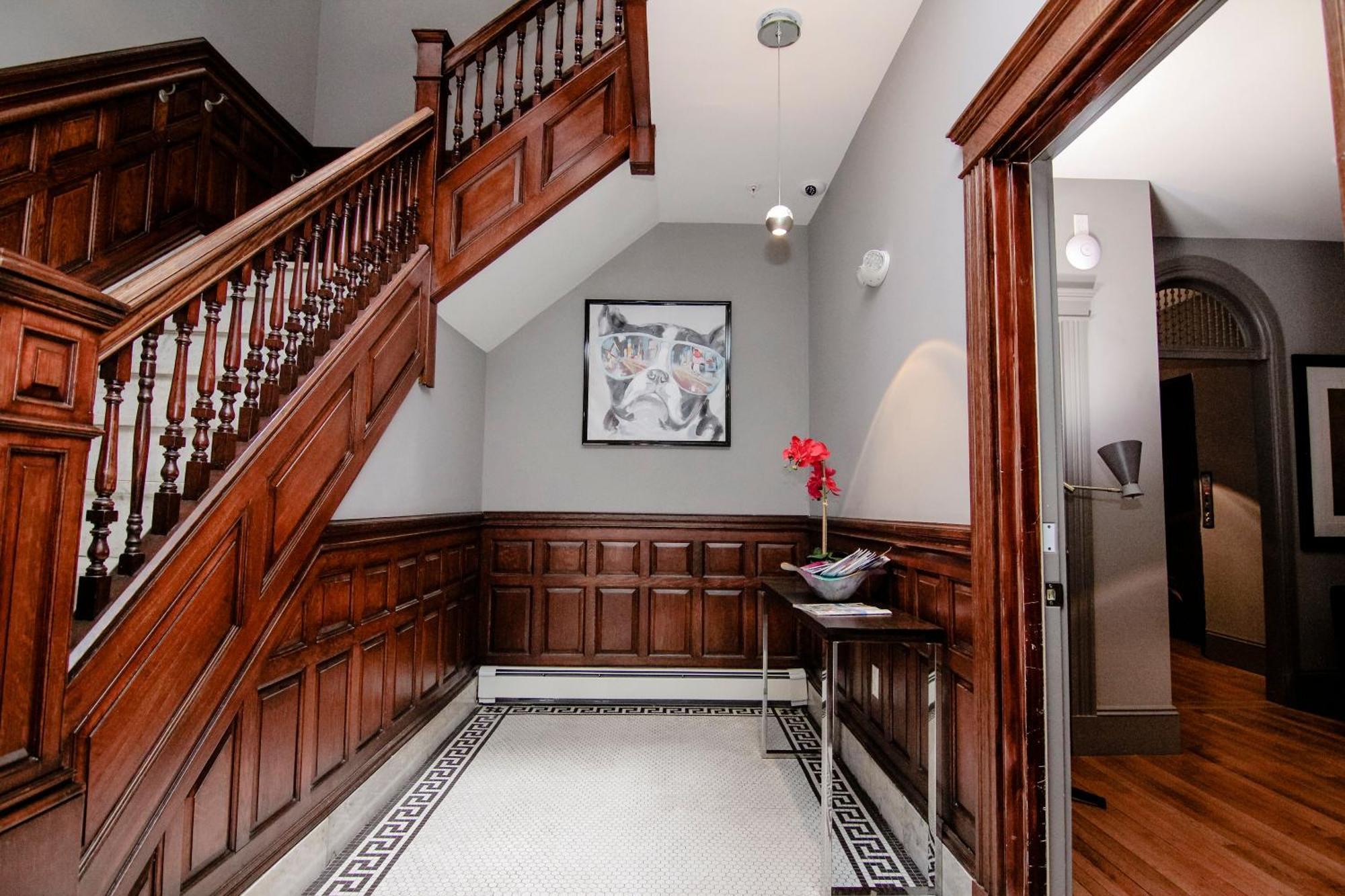 A Stylish Stay W/ A Queen Bed, Heated Floors.. #3 Brookline Extérieur photo