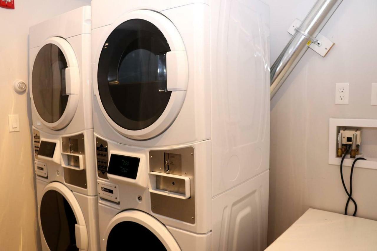 A Stylish Stay W/ A Queen Bed, Heated Floors.. #3 Brookline Extérieur photo
