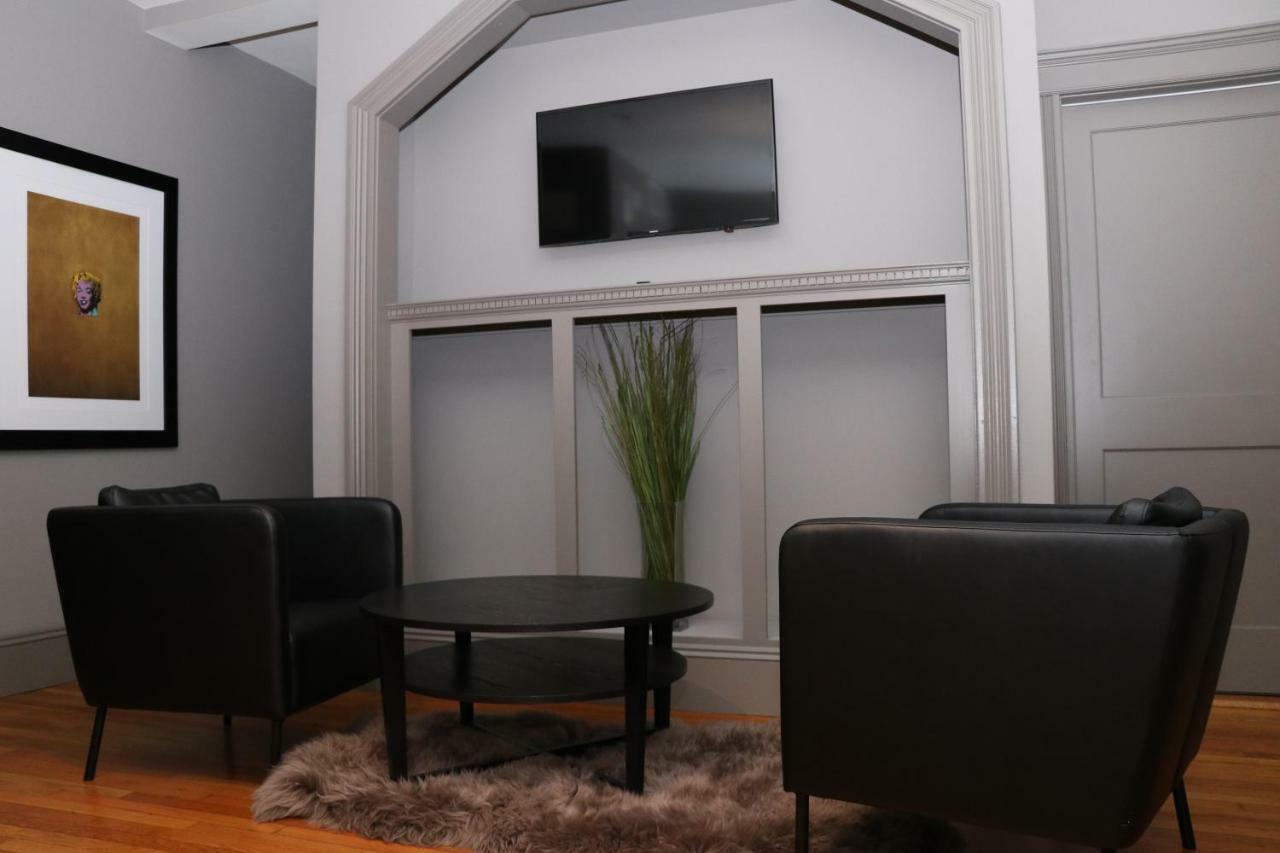 A Stylish Stay W/ A Queen Bed, Heated Floors.. #3 Brookline Extérieur photo