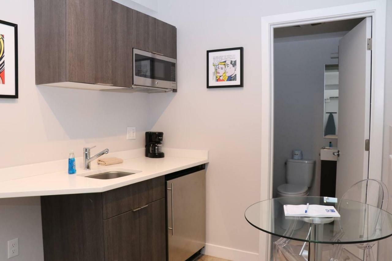 A Stylish Stay W/ A Queen Bed, Heated Floors.. #3 Brookline Extérieur photo
