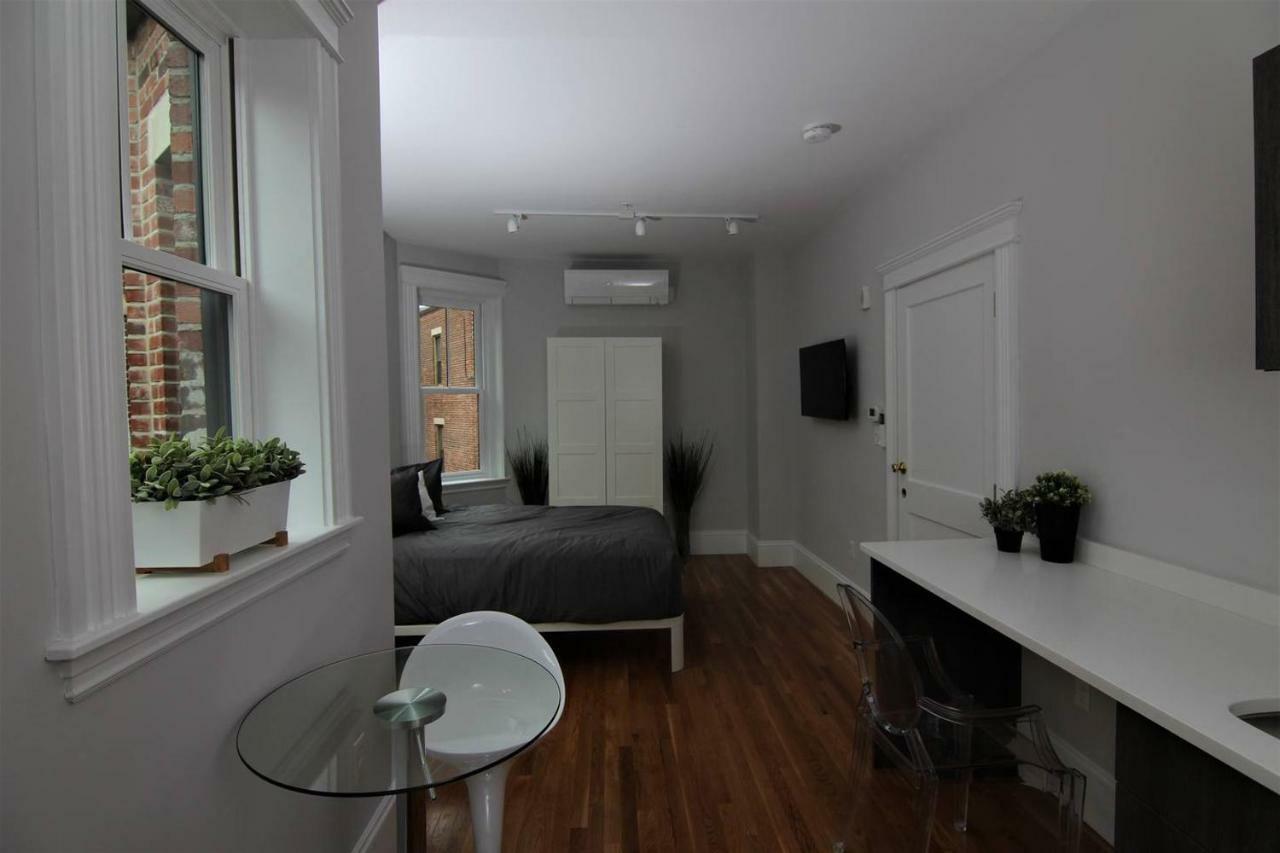 A Stylish Stay W/ A Queen Bed, Heated Floors.. #3 Brookline Extérieur photo
